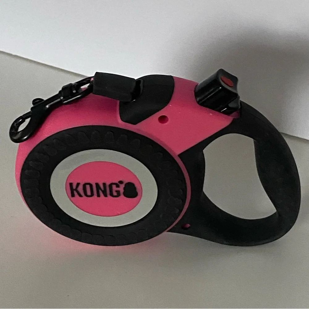 KONG Retractable Dog Leash Up To 55 Pound Dog 15 Feet Long Small Medium Pink